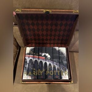 Harry Potter Juniper Books Hogwarts Express Set with Trunk